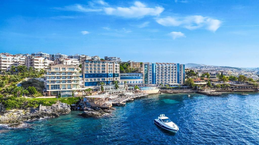 Charisma De Luxe Hotel